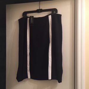 NWT Jones New York black w/white trim skirt